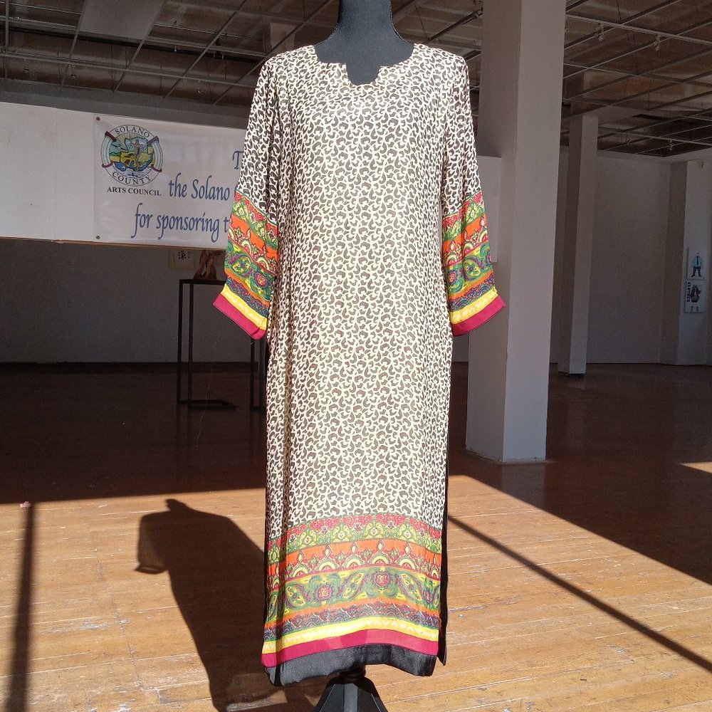 Strong neutral/colorful tunic